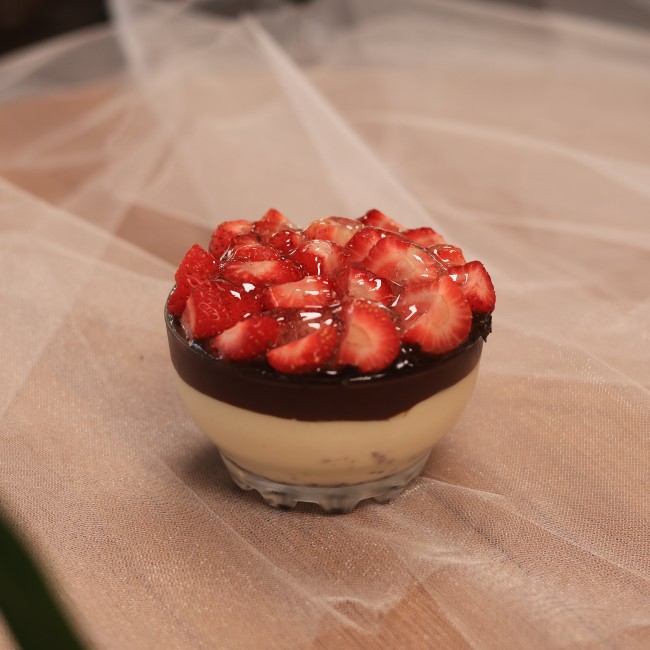 Çilekli Kaşık Cup