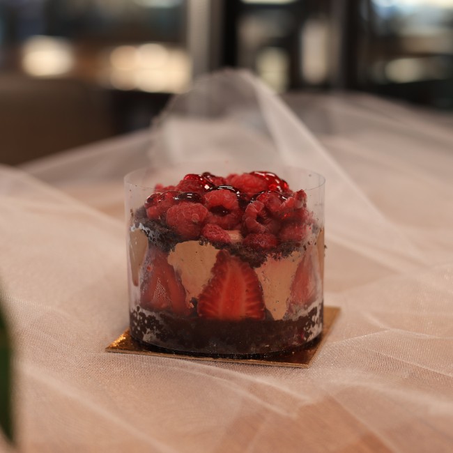 Çilek Çikolata Frambuaz Yaş Pasta