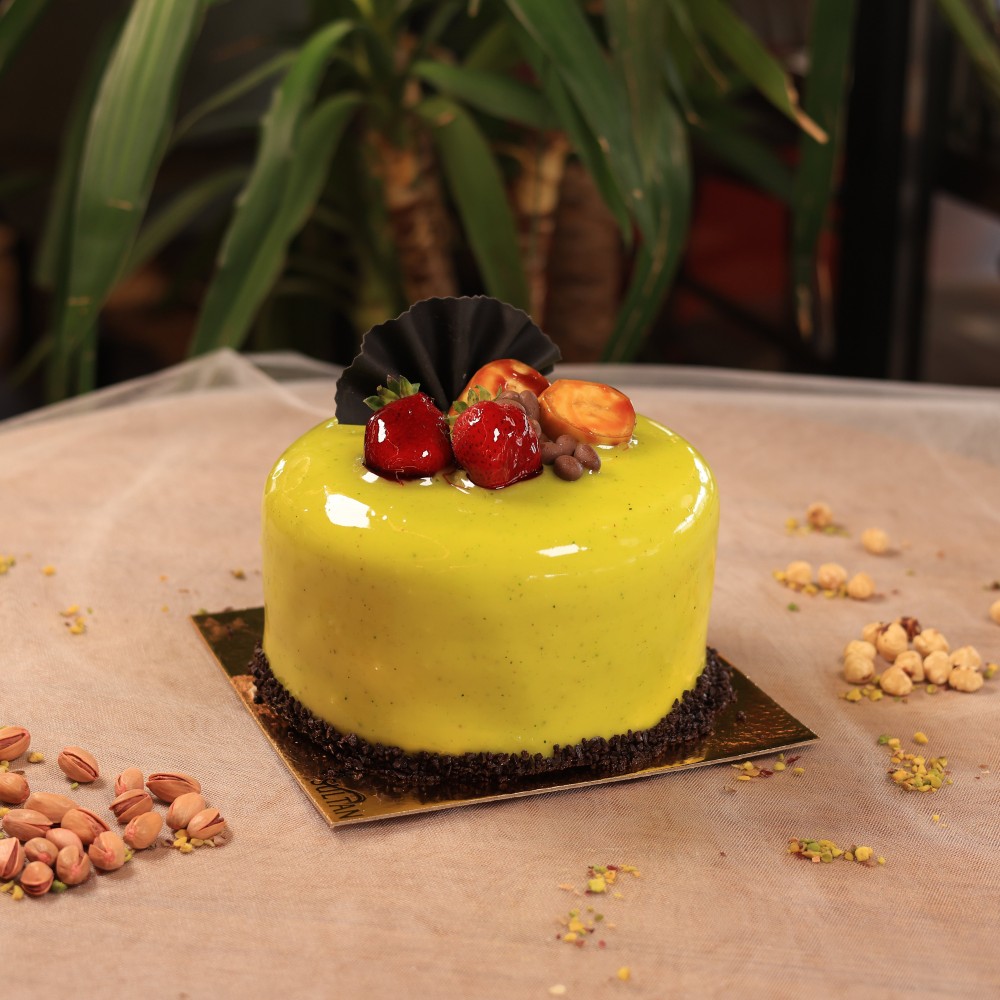 Muz Çilek Fıstık Yaş Pasta Muz Çilek Fıstık Yaş Pasta