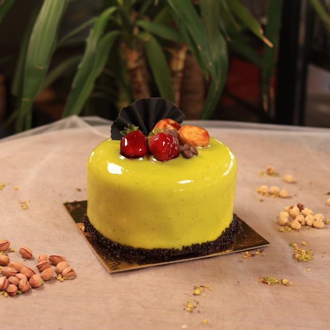 Muz Çilek Fıstık Yaş Pasta Muz Çilek Fıstık Yaş Pasta