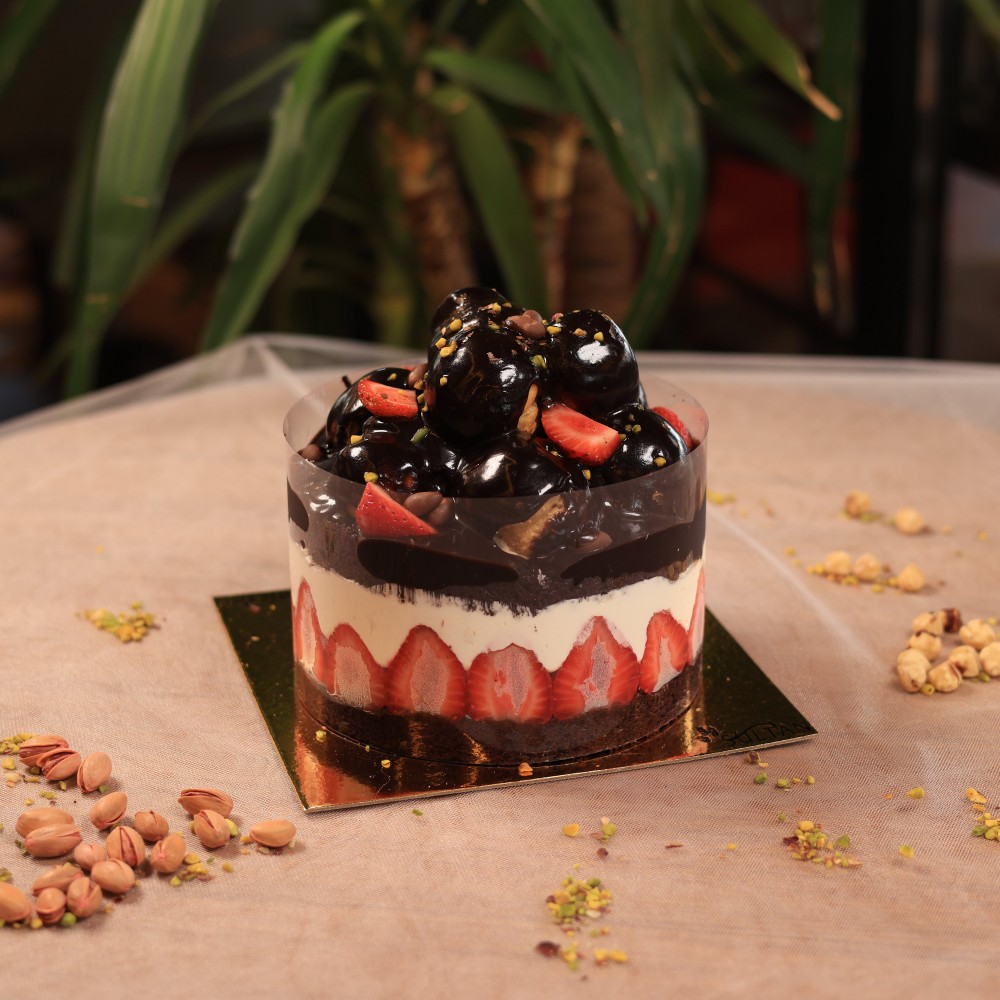 Profiterol Çilek Yaş Pasta Profiterol Çilek Yaş Pasta